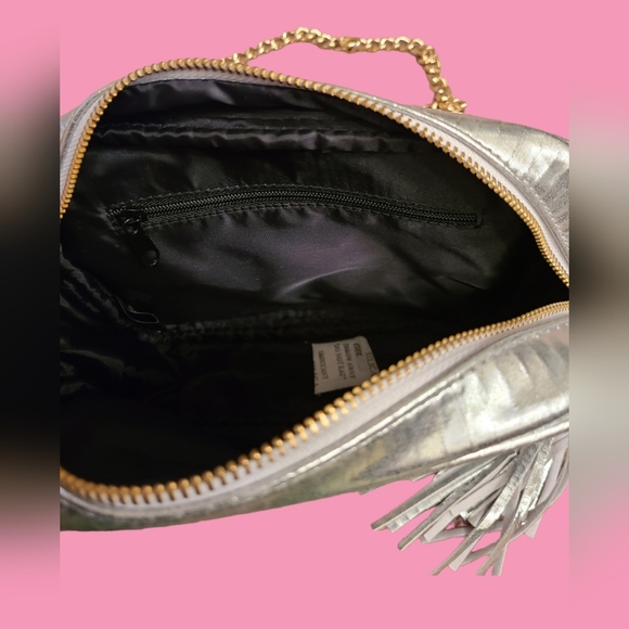 NWOT V.S. silver cross body purse - Picture 7 of 11